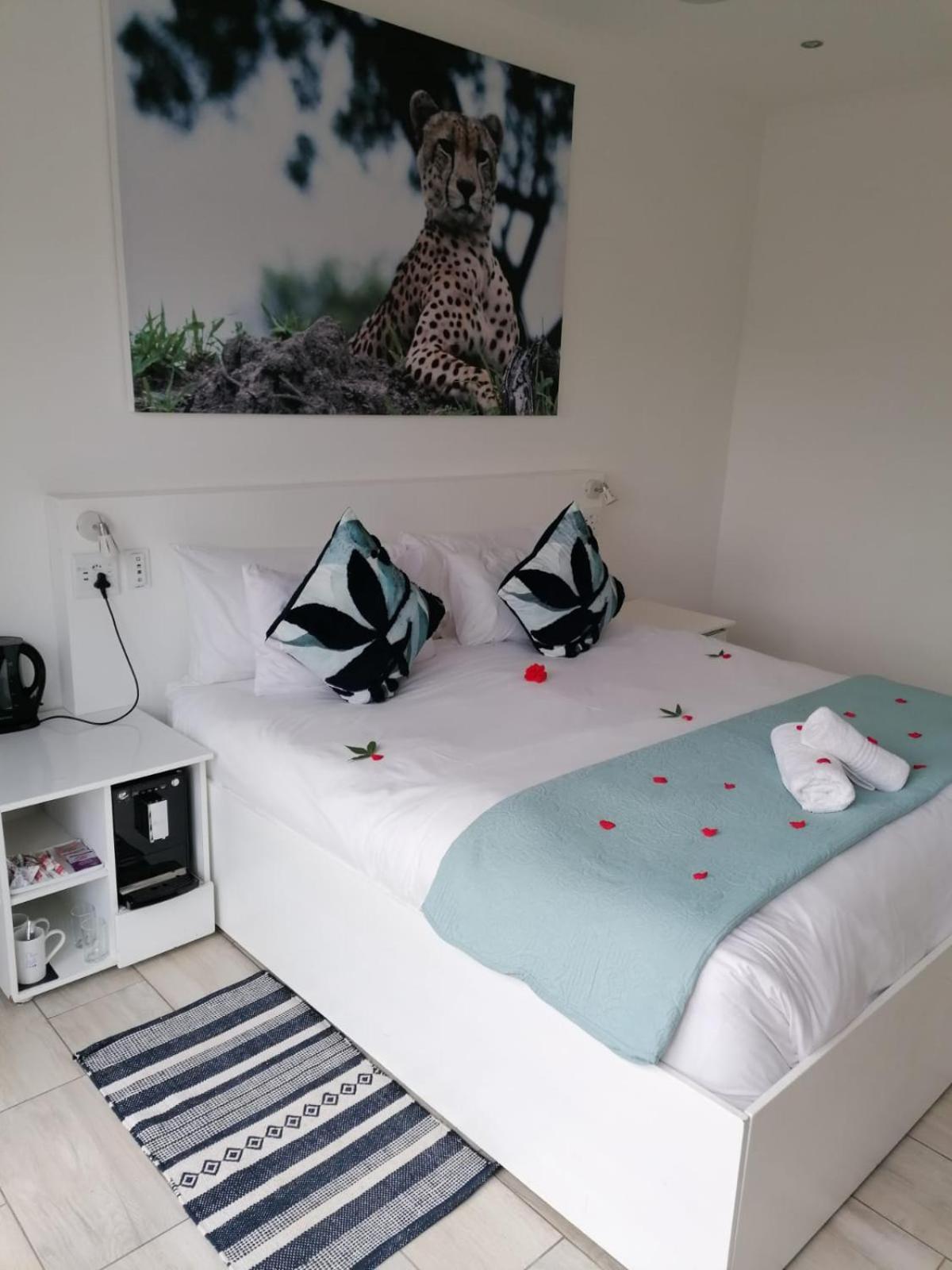 Thelab Robertson Hotell Exteriör bild
